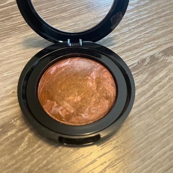 Laura Geller Blushes - Down to Earth Raspberry Sunswept - Picture 3 of 7